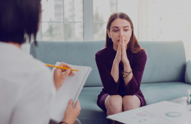 Девушка на приеме врача